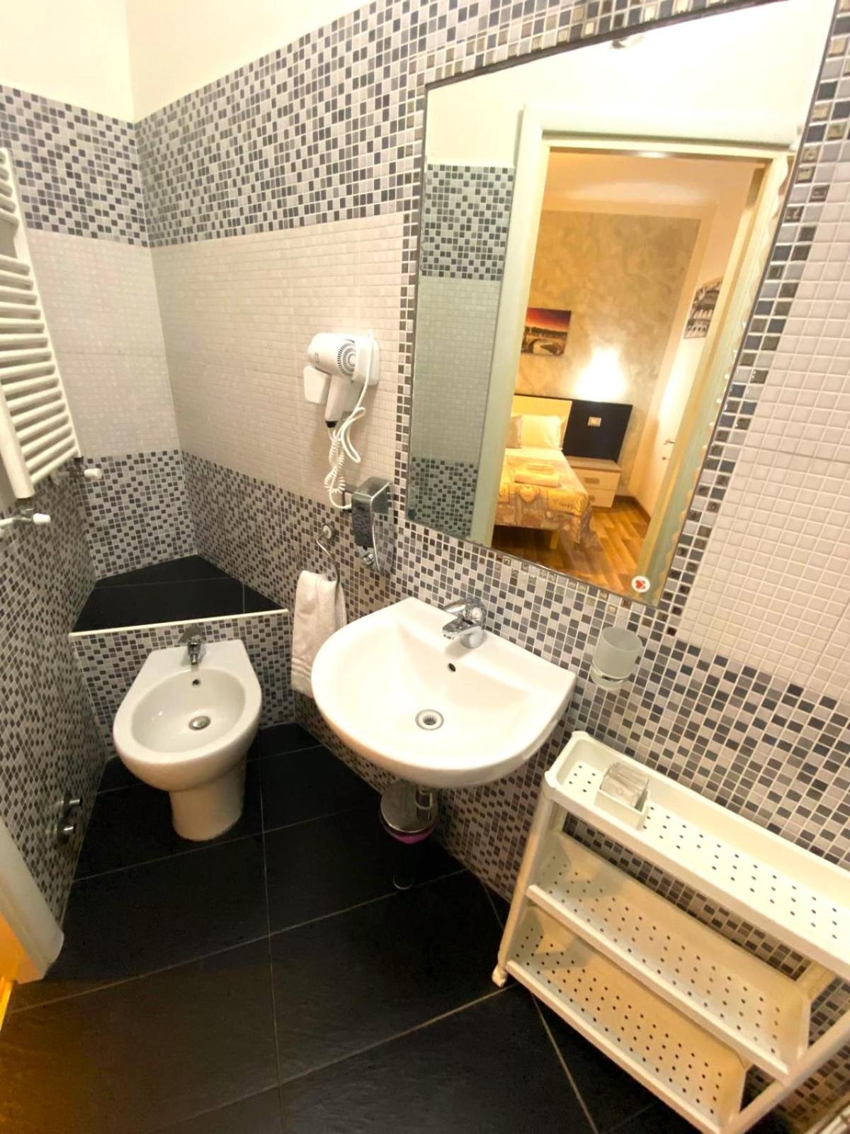 B&B A Home In Рим Экстерьер фото